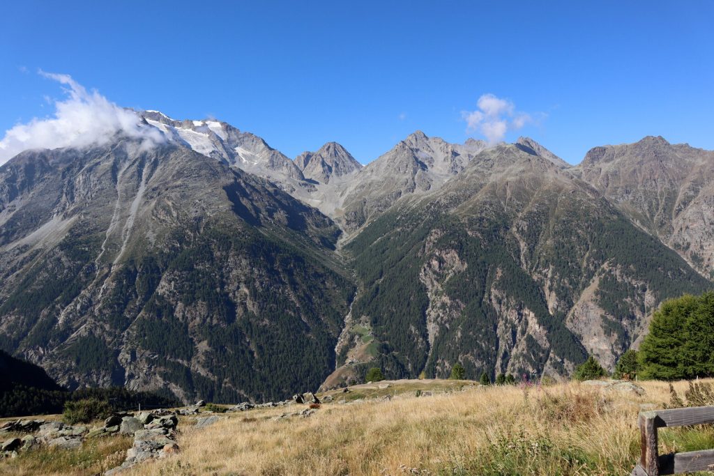 Widoki z domku: Balfrin, Färichhorn, Platthorn, Seetalhorn, Distelhorn