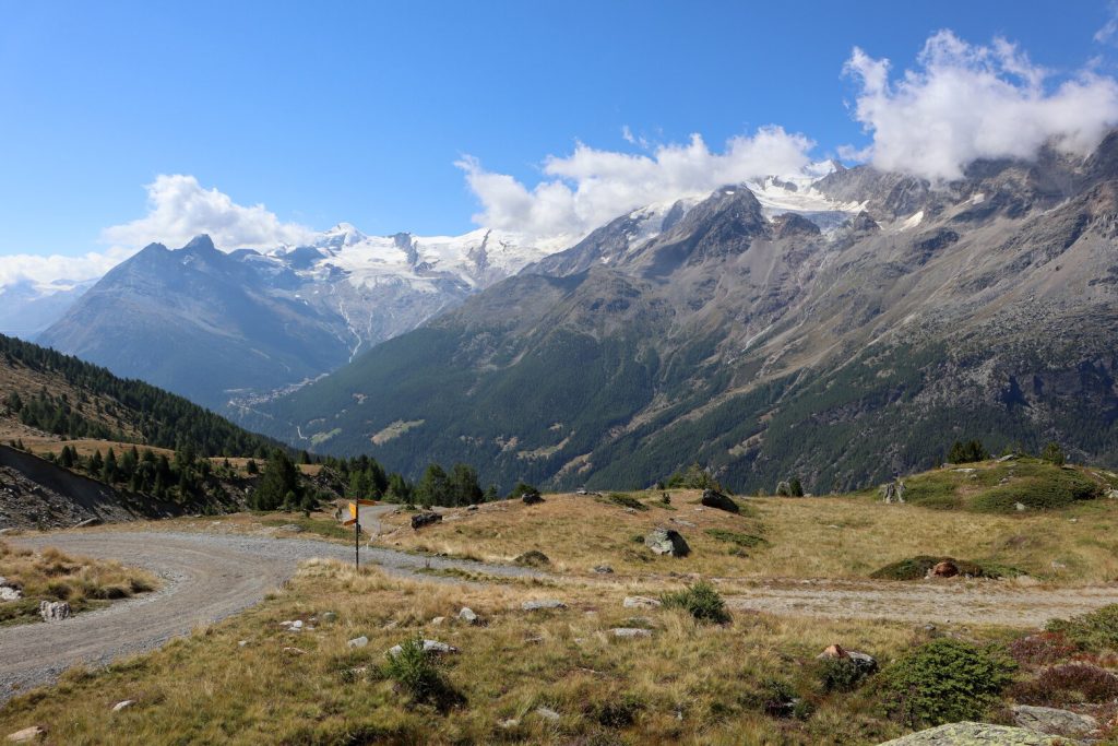 Widoki z okolicy Hoferälpji: Mittaghorn, Egginer i Allaliny