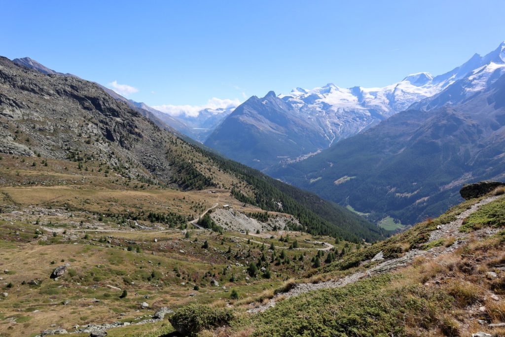 Schodzimy w kierunku Allalinów w Saas-Fee
