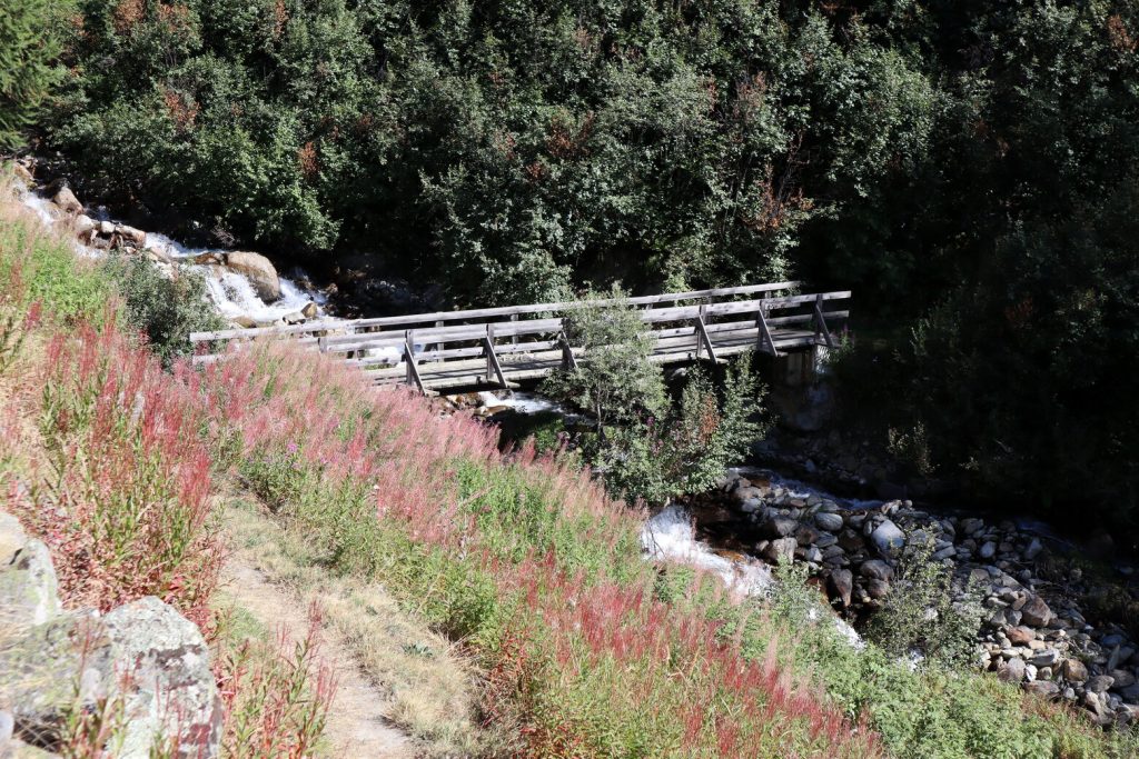 Porządny mostek na potoku