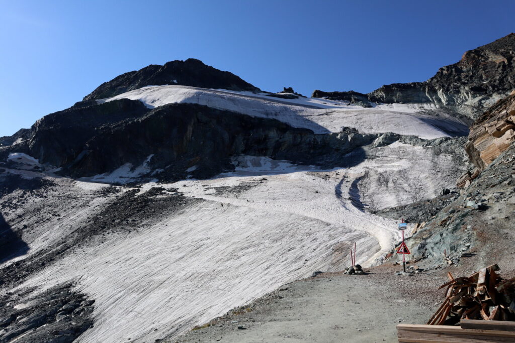 Lodowiec Chessjengletscher widziany z Felskinn