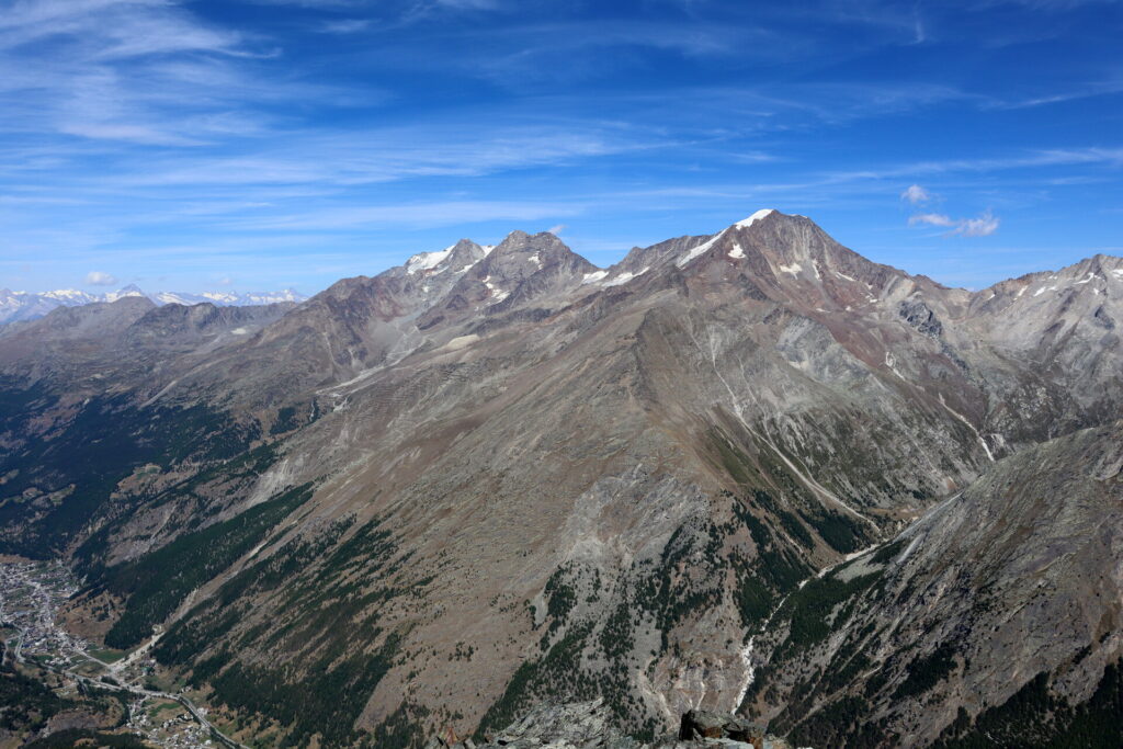 Lagginhorn i Weissmies widziane z Mittaghorna
