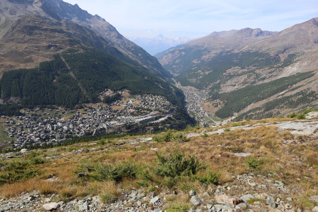 Saas-Fee i Saas-Grund widziane z Plattjen